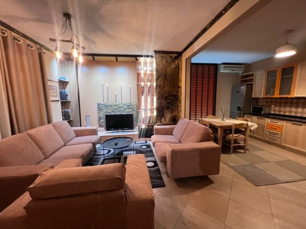 Tirane, jepet me qera apartament 3+1+Ballkon Kati 8, 155 m² 1.200 € (Zogu i Zi)