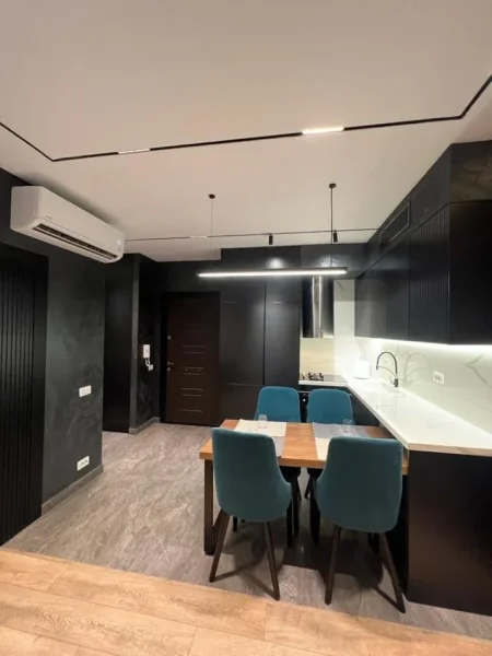 Tirane, jepet me qera apartament 2+1+Post Parkimi, Kati 4, (Rruga e Barrikadave)
