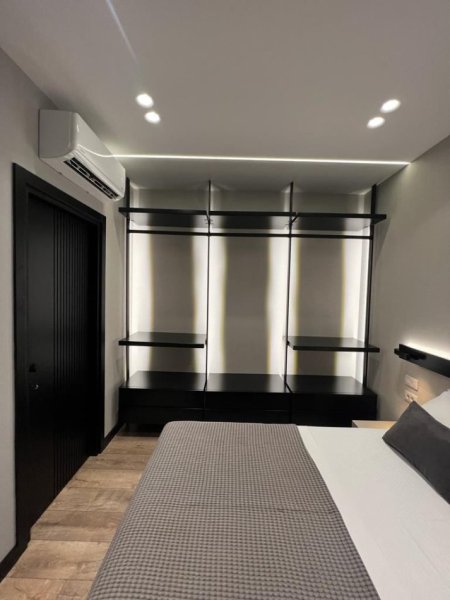 Tirane, jepet me qera apartament 2+1+Post Parkimi, Kati 4, (Rruga e Barrikadave)