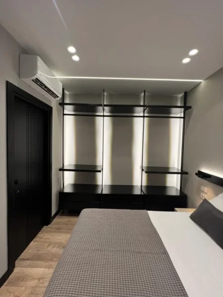Tirane, jepet me qera apartament 2+1+Post Parkimi, Kati 4, (Rruga e Barrikadave)