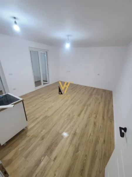 Tirane, shitet apartament 1+1+Ballkon Kati 4, 55 m² 120.000 € (RRUGA 4 DESHMORET)