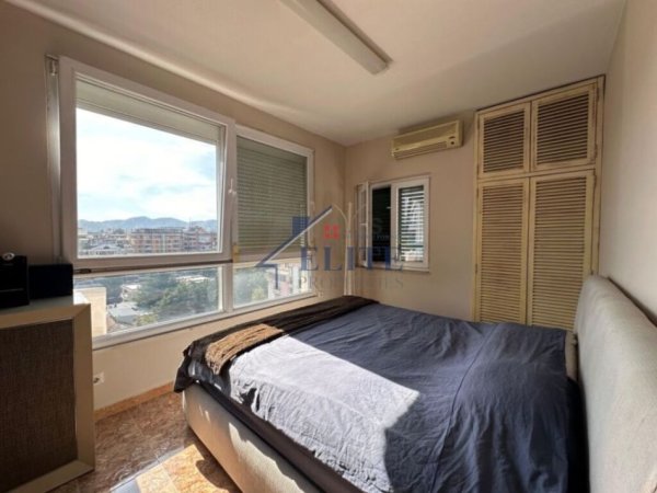 Tirane, jepet me qera apartament+verande | Penthouse 2+1 Kati 10, 130 m² 1.300 € (Ish Blloku)