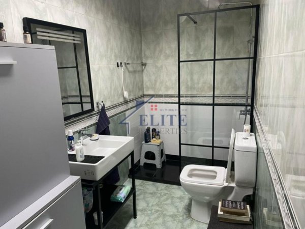 Tirane, jepet me qera apartament+verande | Penthouse 2+1 Kati 10, 130 m² 1.300 € (Ish Blloku)