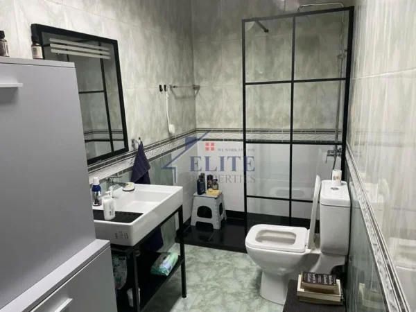 Tirane, jepet me qera apartament+verande | Penthouse 2+1 Kati 10, 130 m² 1.300 € (Ish Blloku)