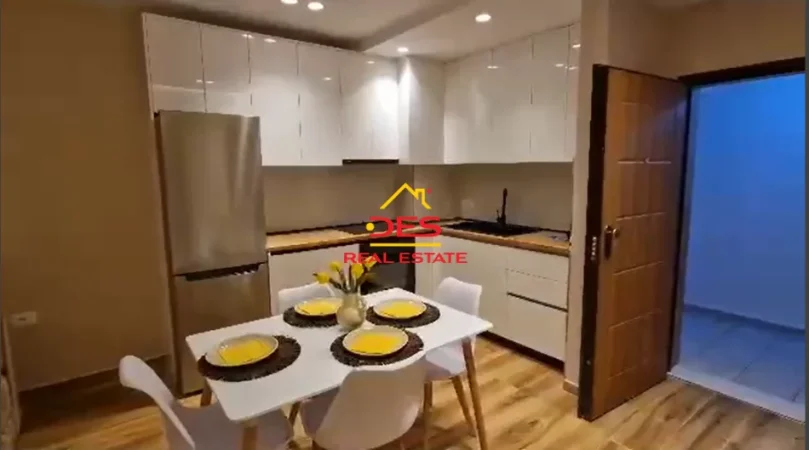 Vlore, jepet me qera apartament 1+1+Ballkon Kati 3, 70 m² 400 € (Rruga Gjergj Arianiti)