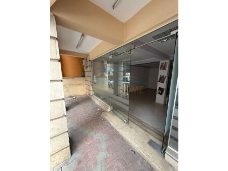 Tirane, shitet dyqan Kati 0, 58 m² 95.000 € (Don Bosko, AREA48271)