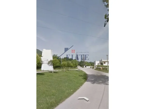 Tirane, jepet me qera lokal Kati 0, 108 m² 600 € (Berzhite)