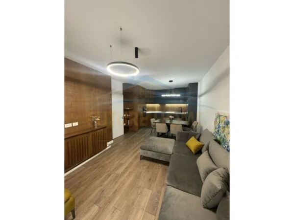 Tirane, jepet me qera apartament 2+1+Ballkon Kati 3, 105 m² 650 € (Unaza e Re)