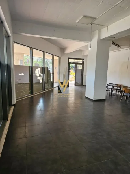 Tirane, shitet dyqan Kati 0, 82 m² 260.000 € (RRUGA E DIBRES)