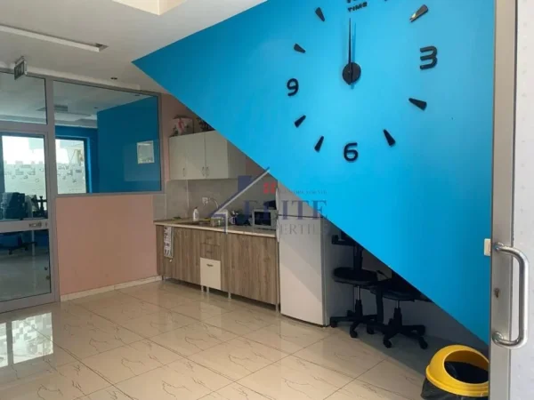 Tirane, jepet me qera dyqan Kati 0, 80 m² 900 € (9 Kateshet)