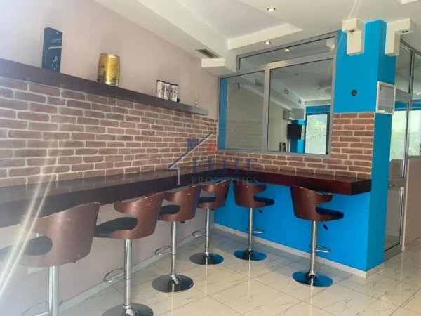 Tirane, jepet me qera dyqan Kati 0, 80 m² 900 € (9 Kateshet)