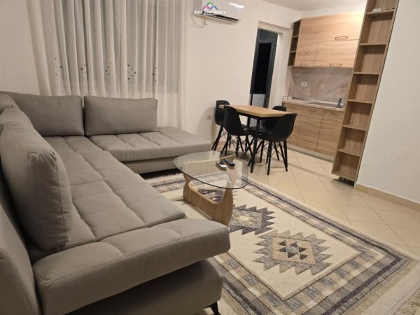 Tirane, jepet me qera apartament 1+1+Ballkon Kati 5, 65 m² 510 € (vasil shanto)