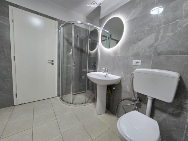 Tirane, jepet me qera apartament 1+1+Ballkon Kati 5, 65 m² 510 € (vasil shanto)