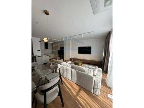 Tirane, jepet me qera apartament 2+1+Ballkon Kati 7, 101 m² 1.600 € (Liqeni Artificial)