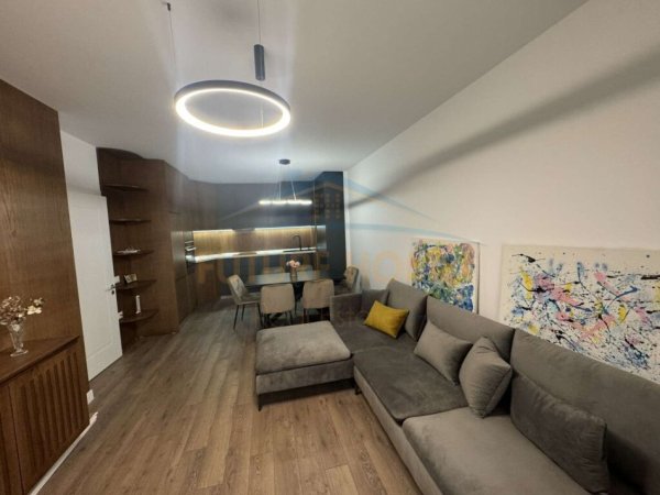 Tirane, jepet me qera apartament 2+1+Ballkon Kati 3, 105 m² 600 € (Unaza e Re)