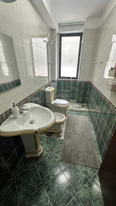 Tirane, jepet me qera apartament 2+1+Ballkon Kati 2, 43 m² 750 € (Rruga Ali Pashe Gucia)