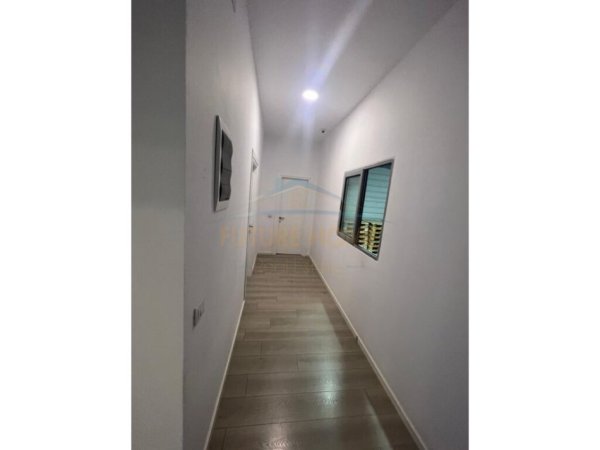 Tirane, shitet ambjent biznesi Kati 0, 1.591 m² 600.000 € (City Park)