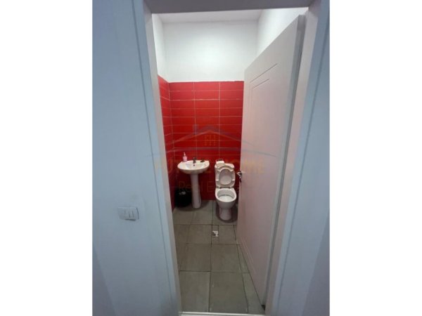 Tirane, shitet ambjent biznesi Kati 0, 1.591 m² 600.000 € (City Park)