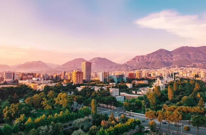 Tirane, jepet me qera apartament 1+1 Kati 3, 59 m² 351 € (Shkoze)