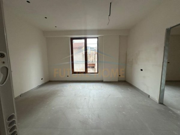 Tirane, shitet apartament 1+1+Aneks+Ballkon Kati 1, 49 m² 146.880 € (RRUGA E KAVAJES)