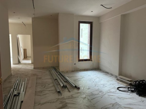 Tirane, shitet apartament 2+1+Aneks+Ballkon Kati 1, 88 m² 263.070 € (RRUGA E KAVAJES)
