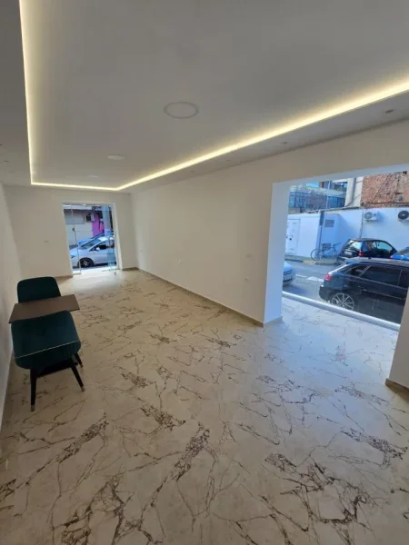 Tirane, shitet ambjent biznesi Kati 0, 52 m² 290.000 € (Rruga Frederik Shiroka, kryqezimi me Sami Frashëri.)