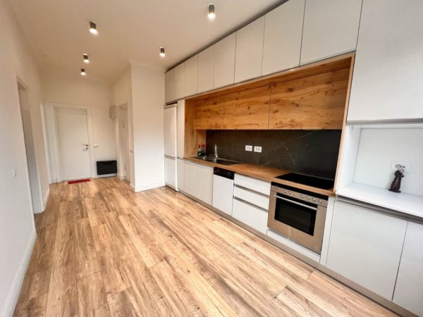 Tirane, jepet me qera apartament 1+1 Kati 5, 80 m² 700 € (Rruga Kavajes , tek Kisha.)