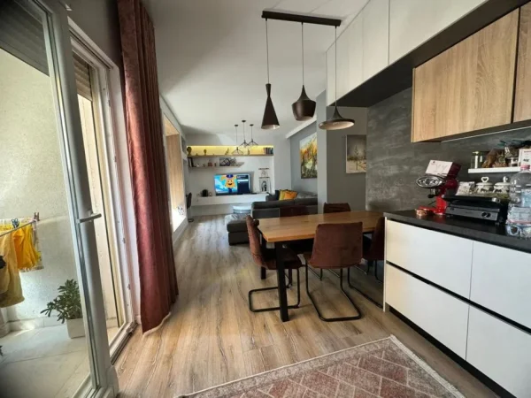 Tirane, shitet apartament 2+1 Kati 5, 104 m² 206.000 € (Ali Demi)