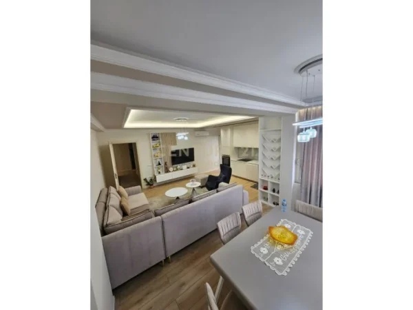 Tirane, shes apartament 2+1+2+VERANDE , 108 m² 215.000 € (Liqeni i Thatë)