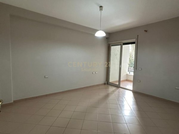 Tirane, jap me qera ambjent biznesi , 100 m² 700 € (Komuna e Parisit)