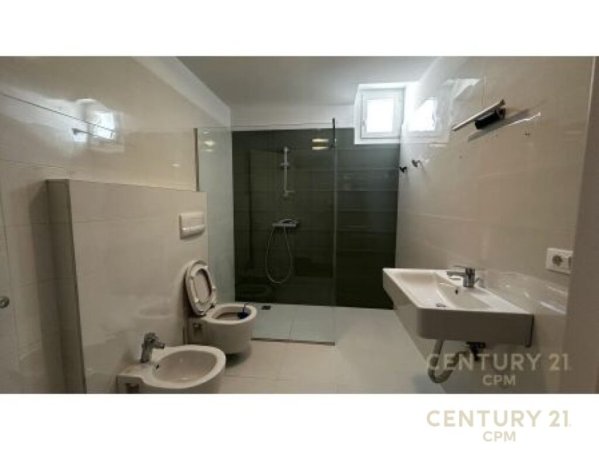 Tirane, shes Vile , 219 m² 640.000 € (Qendra Tregtare TEG)