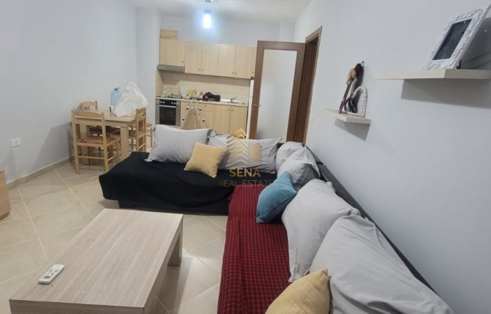Tirane, jepet me qera apartament 2+1+Ballkon Kati 1, 90 m² 500 € (Rruga Jordan Misja)