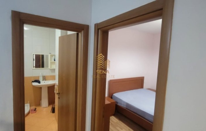 Tirane, jepet me qera apartament 2+1+Ballkon Kati 1, 90 m² 500 € (Rruga Jordan Misja)