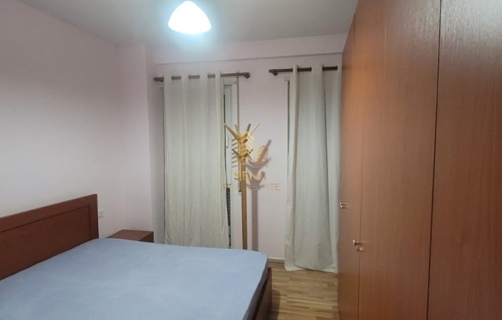 Tirane, jepet me qera apartament 2+1+Ballkon Kati 1, 90 m² 500 € (Rruga Jordan Misja)