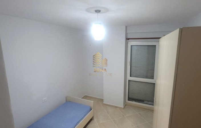 Tirane, jepet me qera apartament 2+1+Ballkon Kati 1, 90 m² 500 € (Rruga Jordan Misja)