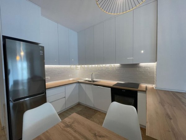 Tirane, jap me qera apartament 1+1+POST PARKIMI+Ballkon , 64 m² 800 € (Liqeni i Thatë)