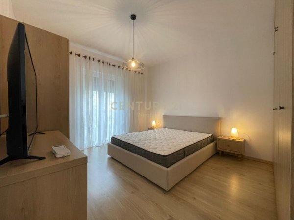 Tirane, jap me qera apartament 1+1+POST PARKIMI+Ballkon , 64 m² 800 € (Liqeni i Thatë)