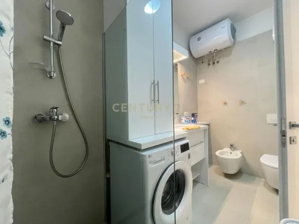 Tirane, jap me qera apartament 1+1+POST PARKIMI+Ballkon , 64 m² 800 € (Liqeni i Thatë)