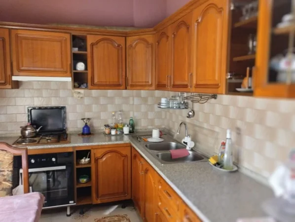 Tirane, shitet 2+1+Ballkon Kati 3,