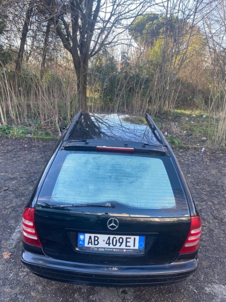 Tirane, shes makine Mercedes Benz C220 2006 Nafte, e zeze automatik Kondicioner 270.000 km 4.500 €