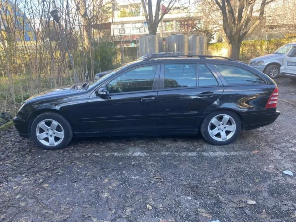 Tirane, shes makine Mercedes Benz C220 2006 Nafte, e zeze automatik Kondicioner 270.000 km 4.500 €