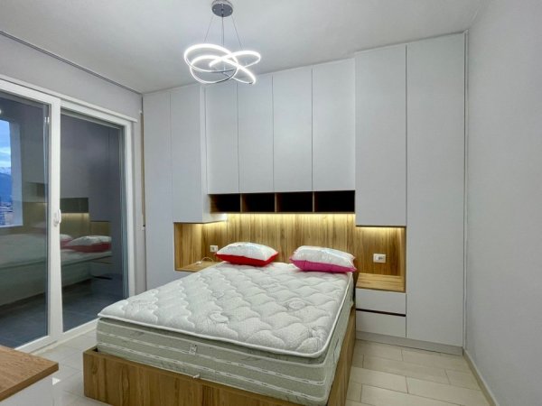 Tirane, jepet me qera apartament 1+1+Aneks+Ballkon Kati 12, 70 m² 500 € (golden park rezidence)