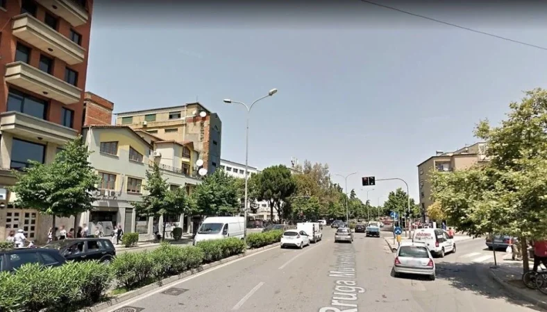 Tirane, shes ambjent biznesi , 190 m² 600.000 € (21 Dhjetori)