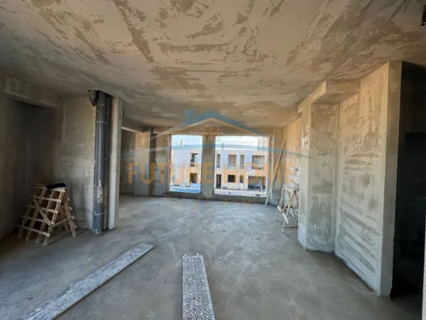 Tirane, shitet apartament 2+1+Ballkon Kati 9, 130 m² 326.250 € (Komuna e Parisit)