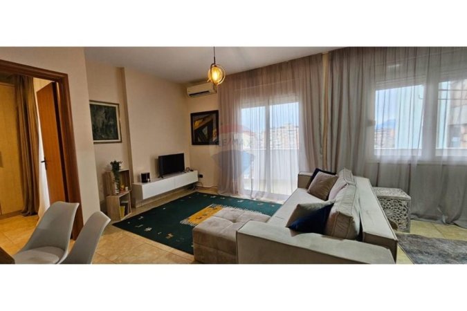 Tirane, jepet me qera apartament 1+1 Kati 8, 70 m² 600 € (myslym shyri)