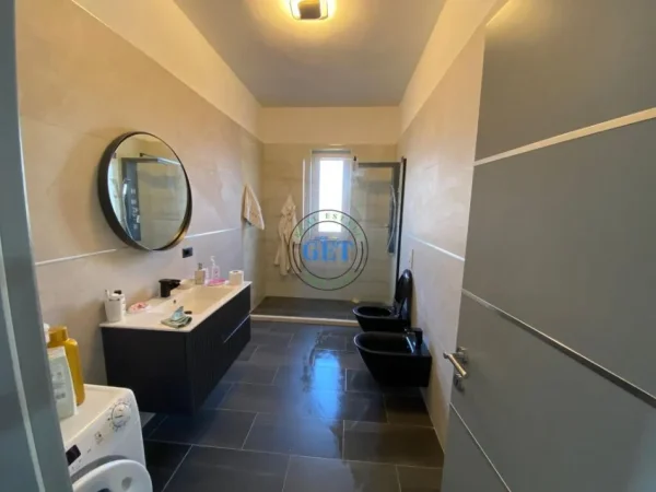 Durres, shitet shtepi 2 Katshe , 500 m² 210.000 € (Shkozet)