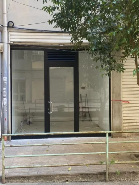 Shitet dyqan te Komuna e Parisit 70.000€