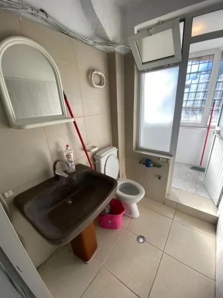 Tirane, jepet me qera dyqan Kati 0, 33 m² 500 € (rruga e durresit)