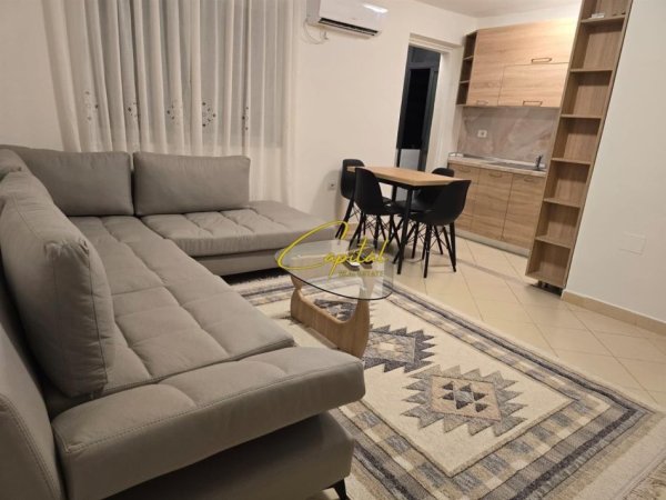Tirane, jepet me qera apartament 1+1 Kati 5, 65 m² 500 € (VASIL SHANTO)