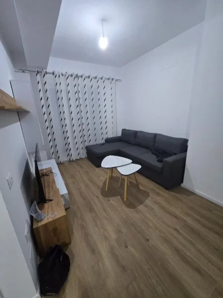 Tirane, jepet me qera apartament 1+1+Ballkon Kati 5, 60 m² 400 € (rruga Mihal Grameno)